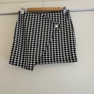 *BRAND NEW* Houndstooth Mini Skirt